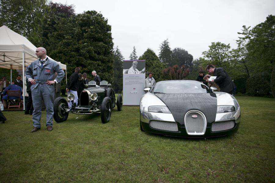  Bugatti Veyron 16.4 Centenaire 2009 года  (фото 34 из 130)